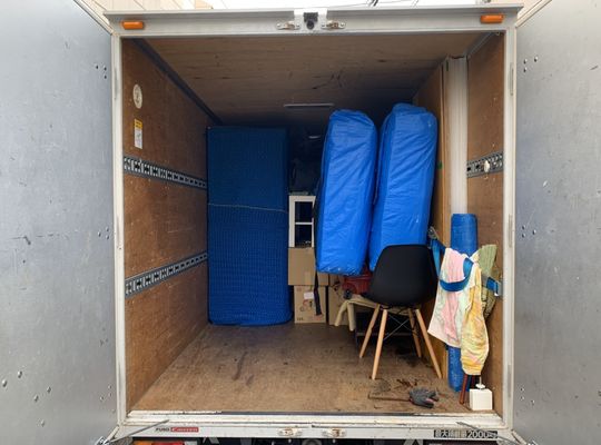 トラックの荷台の写真