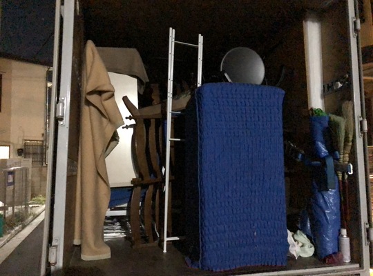 トラックの荷台